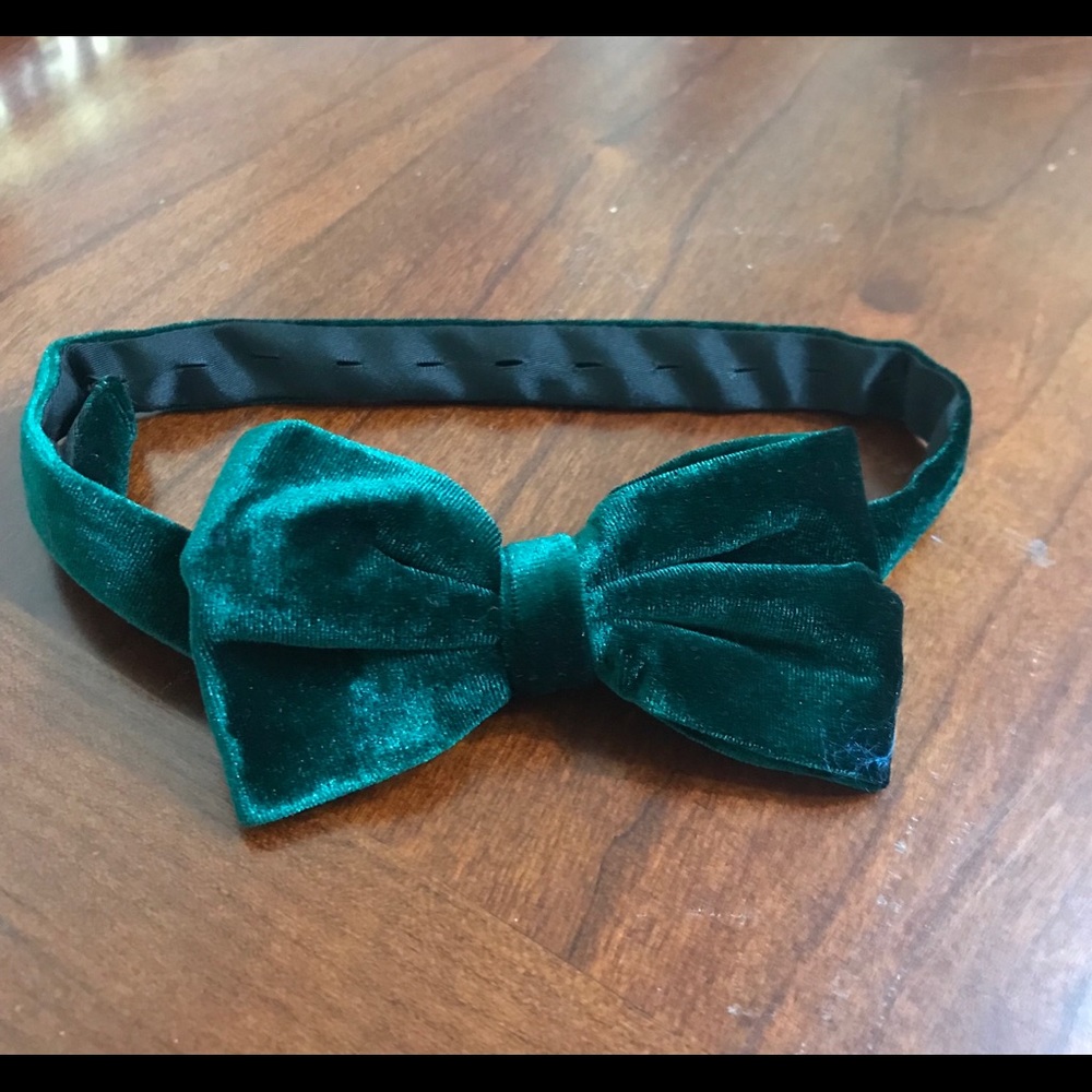 Velvet Green Bowtie